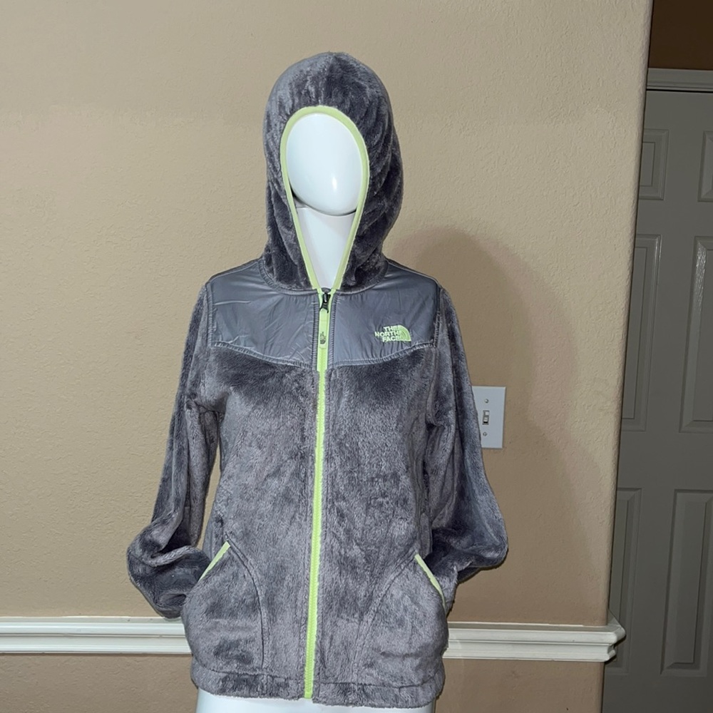 The NORTHFACE Gray Jacket. (GIRLS)